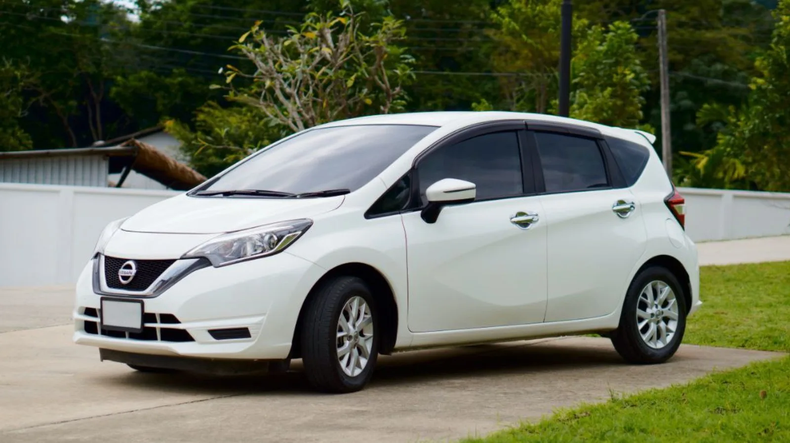 Nissan Note 2019 rental in Phuket — main photo
