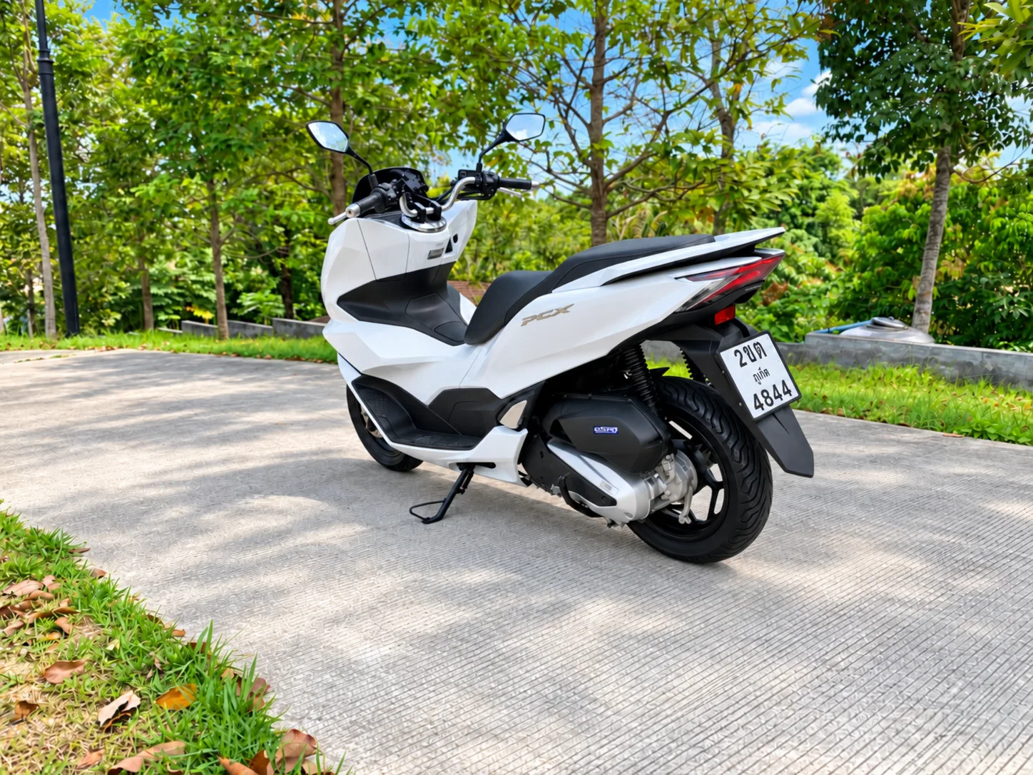 HONDA PCX 160 2022 rental in Thailand — photo 3