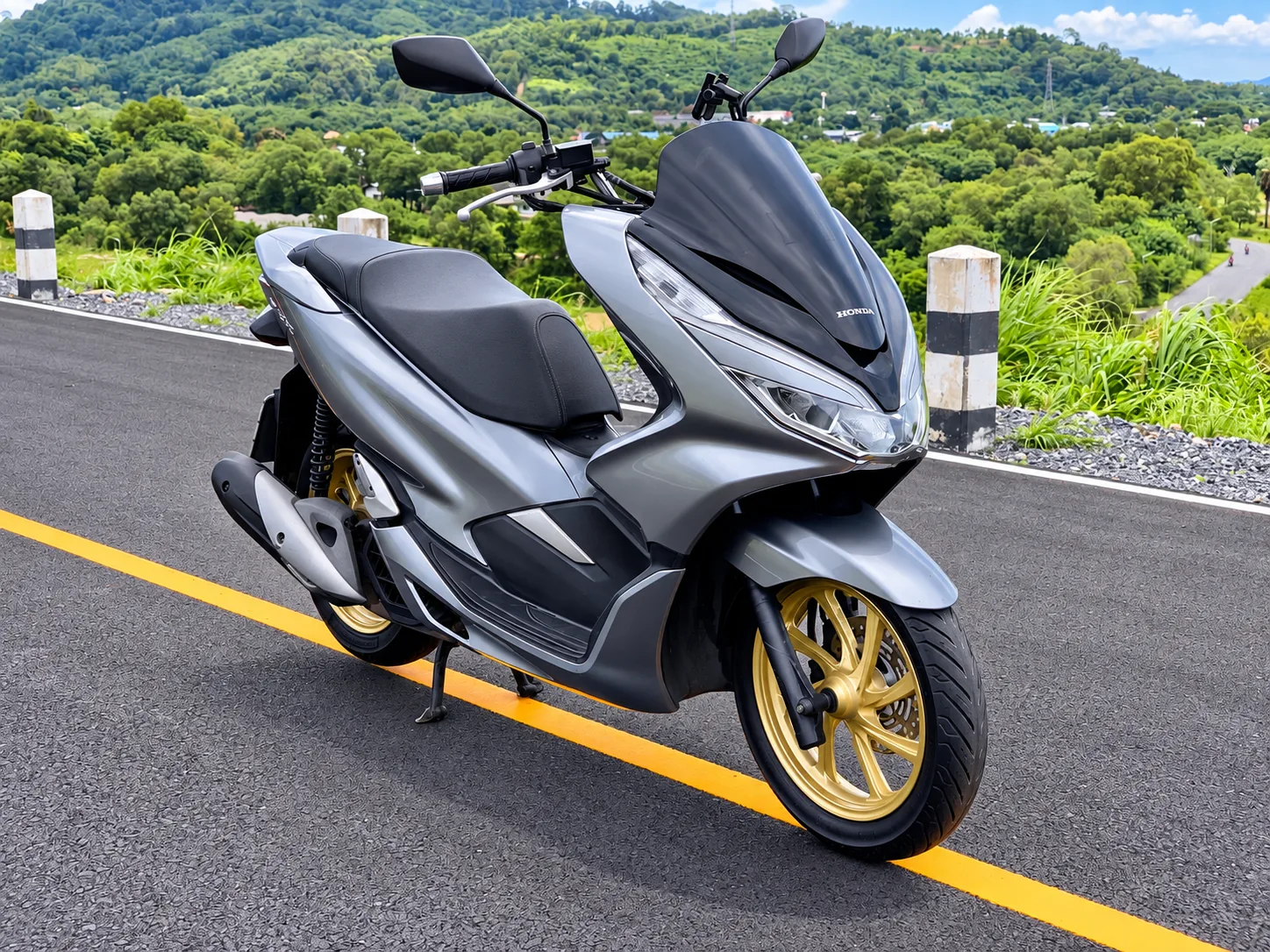 HONDA PCX 150 2019 rental in Thailand — photo 3